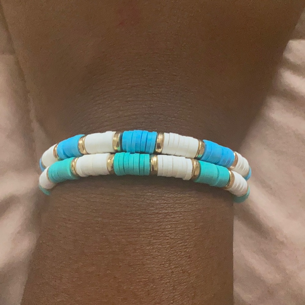 green and white bracelet, blue and white bracelet